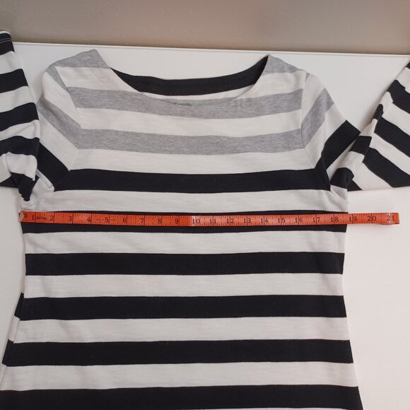 Croft & Barrow Black, White, & Gray Stripped Sweater 60% Cotton Size Medium - Picture 6 of 7